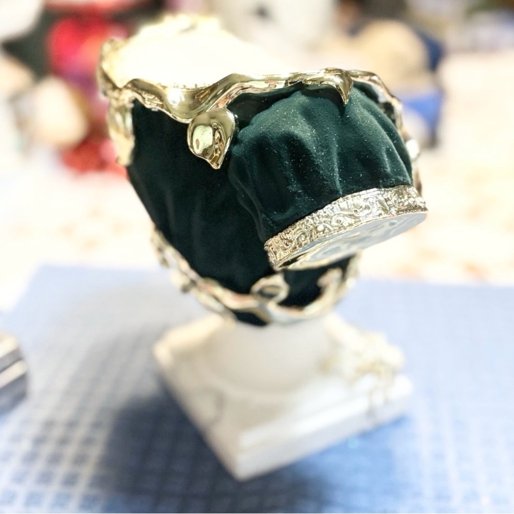 Bath & Body Works HEADLESS BUST 3-Wick Candle "Marble" Pedestal HALLOWEEN Green - Picture 11 of 13